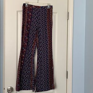 NWT flare bottom pant - L